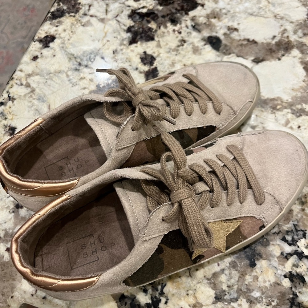 ShuShop Sneakers Size 7.5
